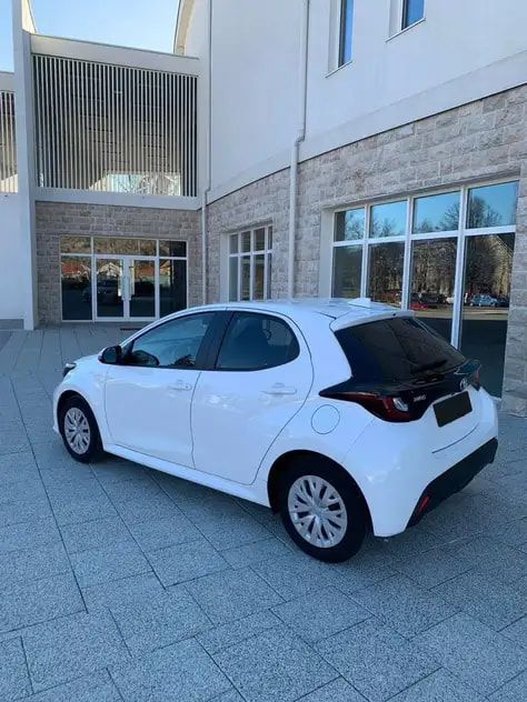 Toyota Yaris — photo 2